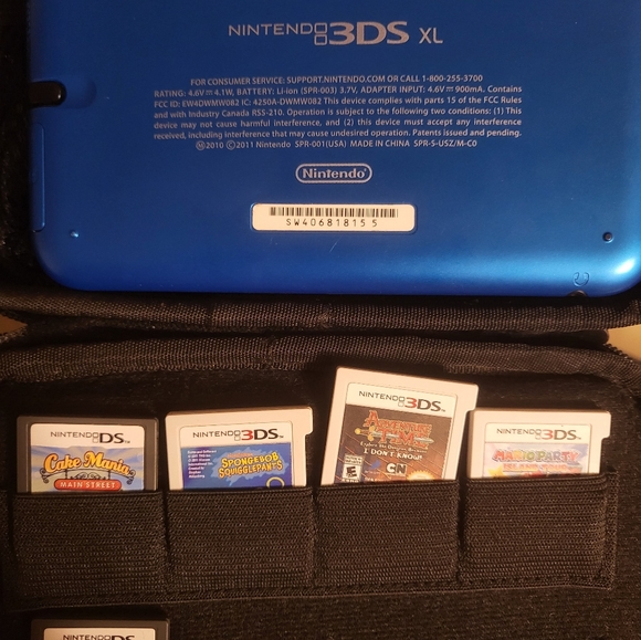 Blue 3ds xl and 5 games in carrying case - Picture 3 of 4